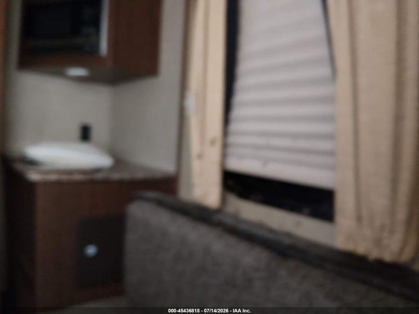 2017 Keystone rv Other VIN 4YDT32B25H7202010 IAAI salvage auction — VANDALISM, Wait Title, sold $75 on 2026-09-01 (photo 8)