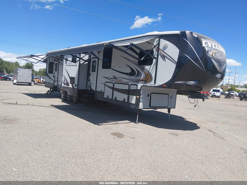 2014 Heartland Cyclone VIN 5SFCG4334EE266571 — IAAI salvage auction photo