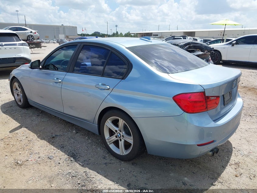 2012 BMW 3er VIN WBA3A5C53CF344595 IAAI salvage auction — WATER/FLOOD, Salvage (Texas), sold $550 on 2026-07-18 (photo 3)