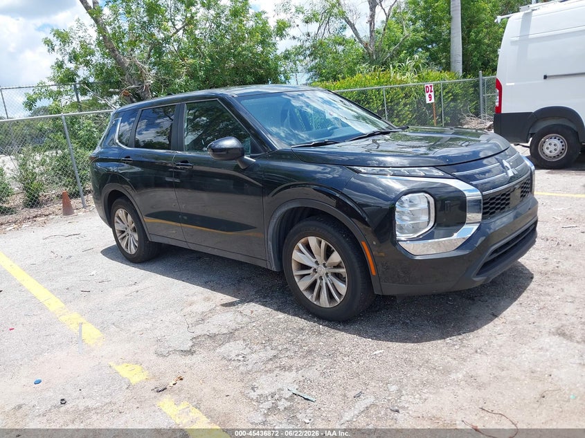 2025 Mitsubishi Outlander VIN JA4J4UA84SZ018806 IAAI salvage auction — SIDE, Salvage Title, sold $7,100 on 2026-07-29 (photo 1)