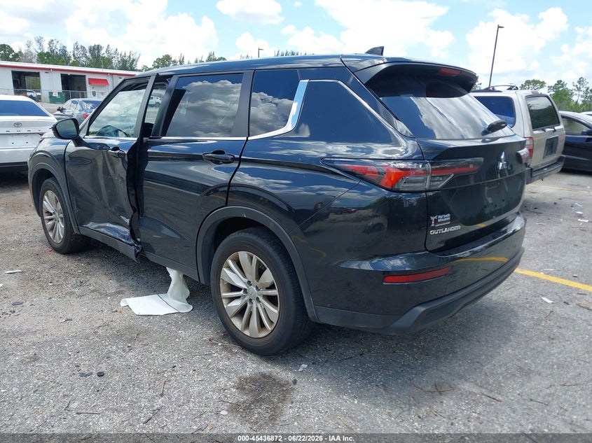 2025 Mitsubishi Outlander VIN JA4J4UA84SZ018806 IAAI salvage auction — SIDE, Salvage Title, sold $7,100 on 2026-07-29 (photo 3)