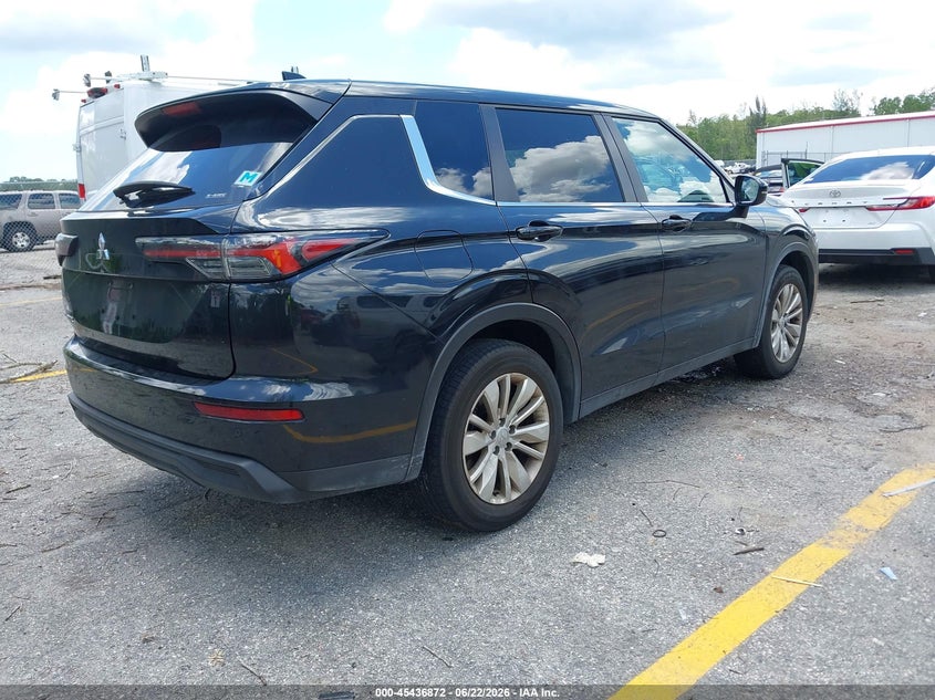 2025 Mitsubishi Outlander VIN JA4J4UA84SZ018806 IAAI salvage auction — SIDE, Salvage Title, sold $7,100 on 2026-07-29 (photo 4)
