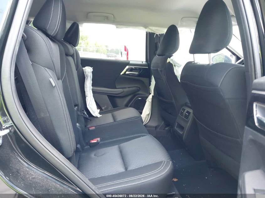2025 Mitsubishi Outlander VIN JA4J4UA84SZ018806 IAAI salvage auction — SIDE, Salvage Title, sold $7,100 on 2026-07-29 (photo 8)