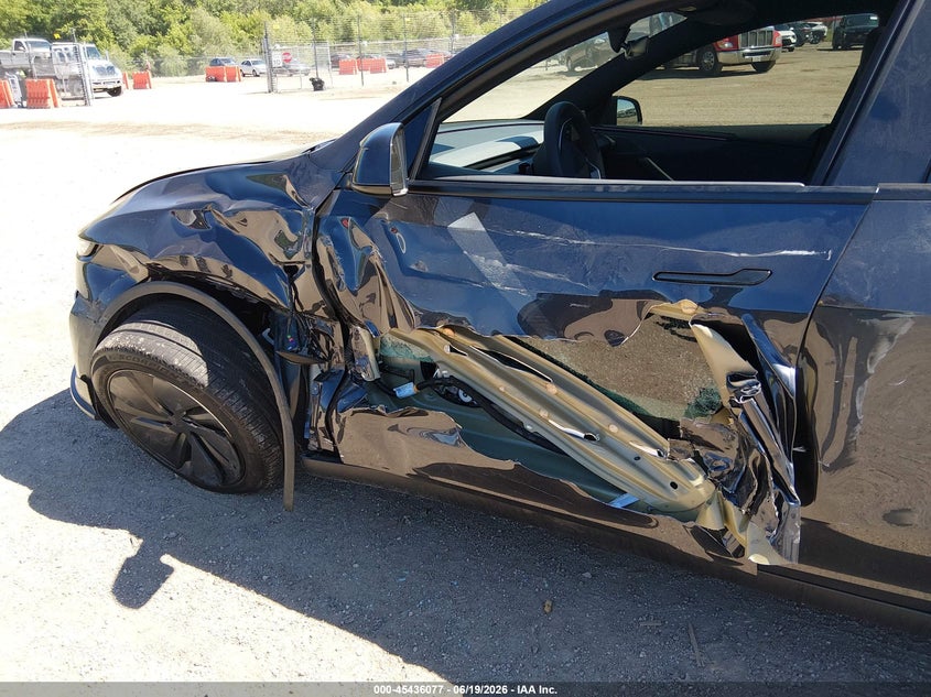 2026 Tesla Model y VIN 7SAYGDED4TF618674 IAAI salvage auction — FRONT & REAR, Salvage Title, sold $16,800 on 2026-08-27 (photo 6)