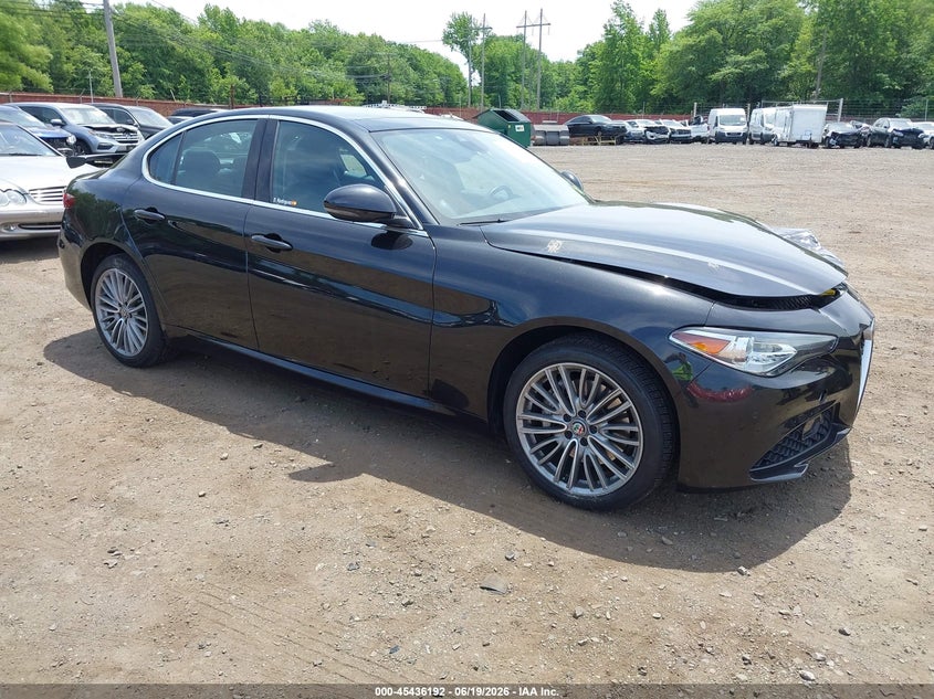 2017 Alfa romeo Giulia VIN ZARFAEEN4H7537116 IAAI salvage auction — FRONT END, Salvage Title, sold $3,250 on 2026-08-01 (photo 1)