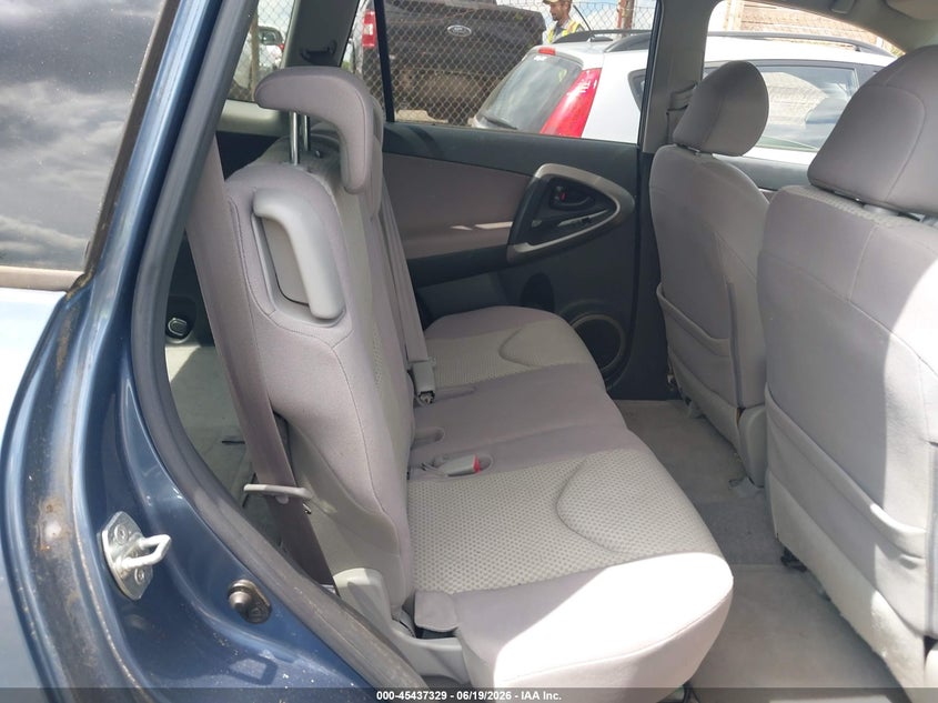 2007 Toyota Rav4 VIN JTMBD33V576045304 IAAI salvage auction — BIOHAZARD/CHEMICAL, Clear (Massachusetts), sold $4,250 on 2026-07-07 (photo 8)