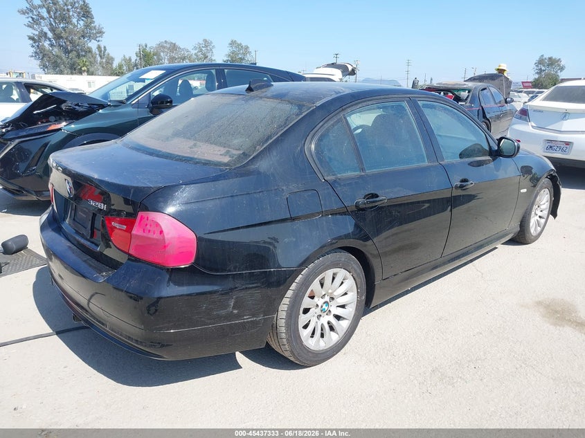 2009 BMW 3 series VIN WBAPH57589NM34055 IAAI salvage auction — NORMAL WEAR, Clear - Dealer Only (California), sold $475 on 2026-07-08 (photo 4)