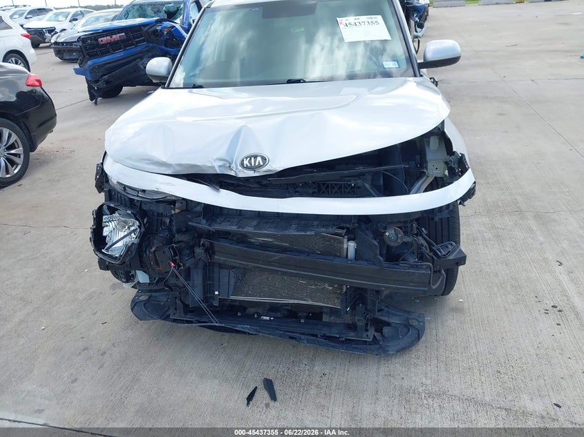 2020 Kia Soul VIN KNDJ23AU7L7072858 IAAI salvage auction — FRONT END, Salvage Title, sold $1,550 on 2026-08-02 (photo 6)