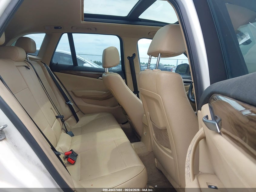 2014 BMW X1 VIN WBAVL1C54EVY18400 IAAI salvage auction — NORMAL WEAR, Clear (North Carolina), sold $500 on 2026-07-22 (photo 8)
