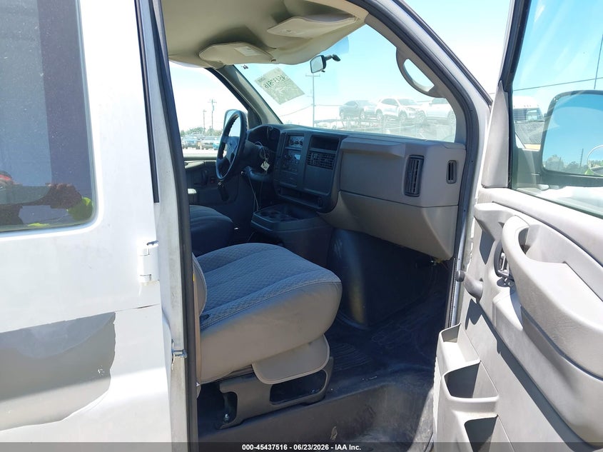 2006 Gmc Savana VIN 1GTFG15X361113980 IAAI salvage auction — NORMAL WEAR, Clear (California), sold $3,150 on 2026-07-09 (photo 5)