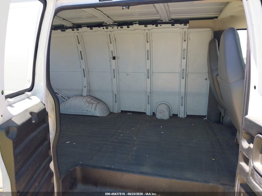 2006 Gmc Savana VIN 1GTFG15X361113980 IAAI salvage auction — NORMAL WEAR, Clear (California), sold $3,150 on 2026-07-09 (photo 8)