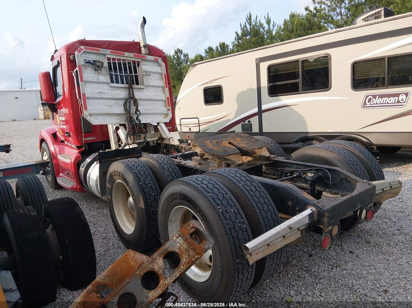 2015 Peterbilt 579 VIN 1XPBDP8X6FD270342 IAAI salvage auction — ALL OVER, Salvage (Mississippi), sold $1,400 on 2026-07-22 (photo 3)