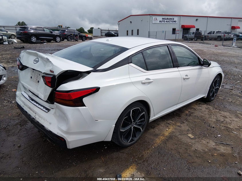2023 Nissan Altima VIN 1N4BL4CVXPN369448 IAAI salvage auction — REAR END, Salvage Title, sold $9,300 on 2026-08-20 (photo 4)