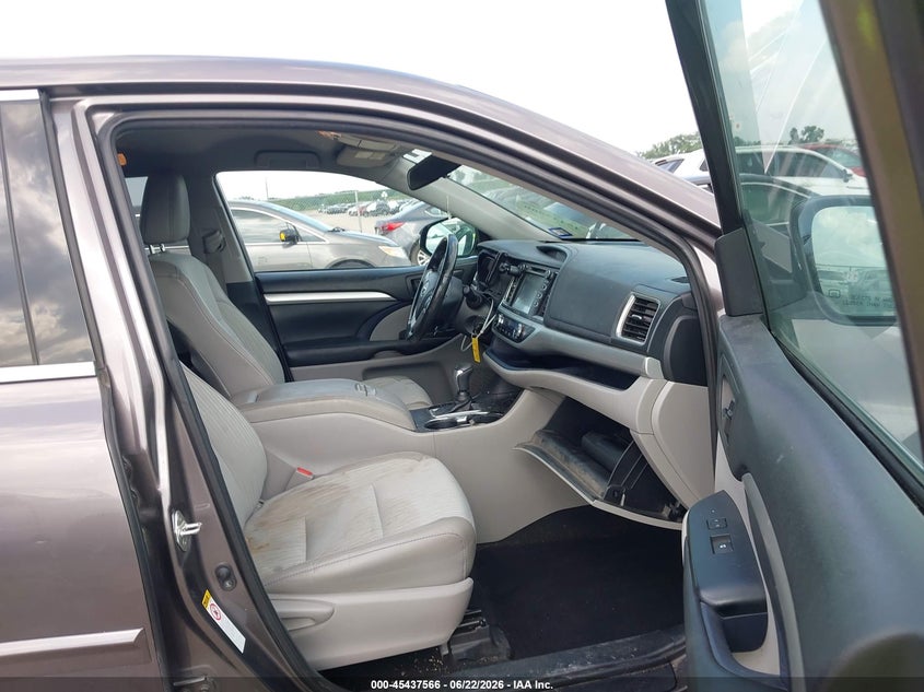 2019 Toyota Highlander VIN 5TDZZRFH5KS306366 IAAI salvage auction — FRONT END, Salvage (Texas), sold $25 on 2026-07-28 (photo 5)