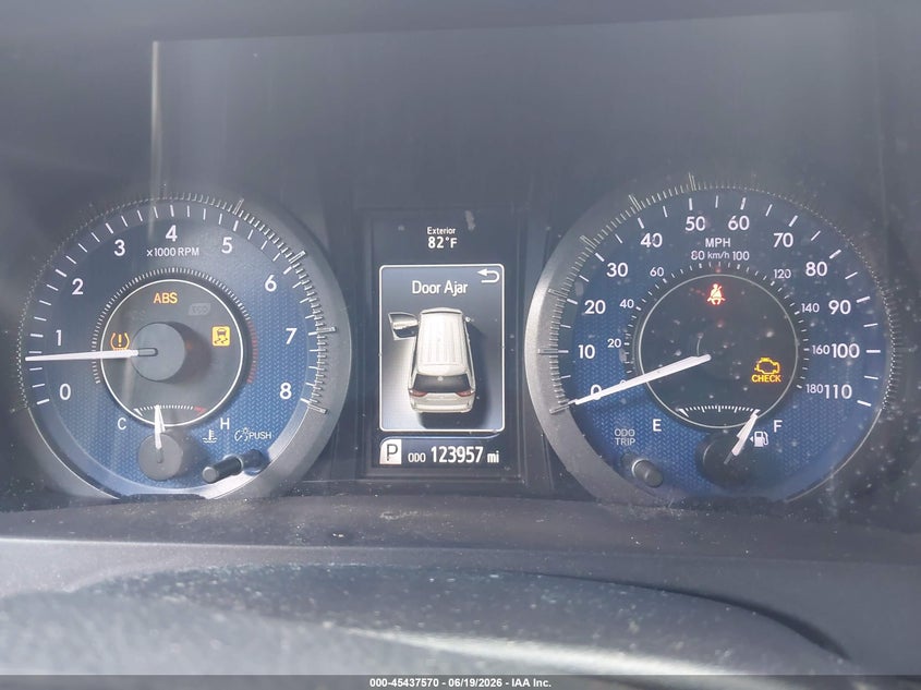 2015 Toyota Sienna VIN 5TDYK3DC3FS593720 IAAI salvage auction — FRONT END, Salvage (Ohio), sold $4,700 on 2026-07-14 (photo 7)