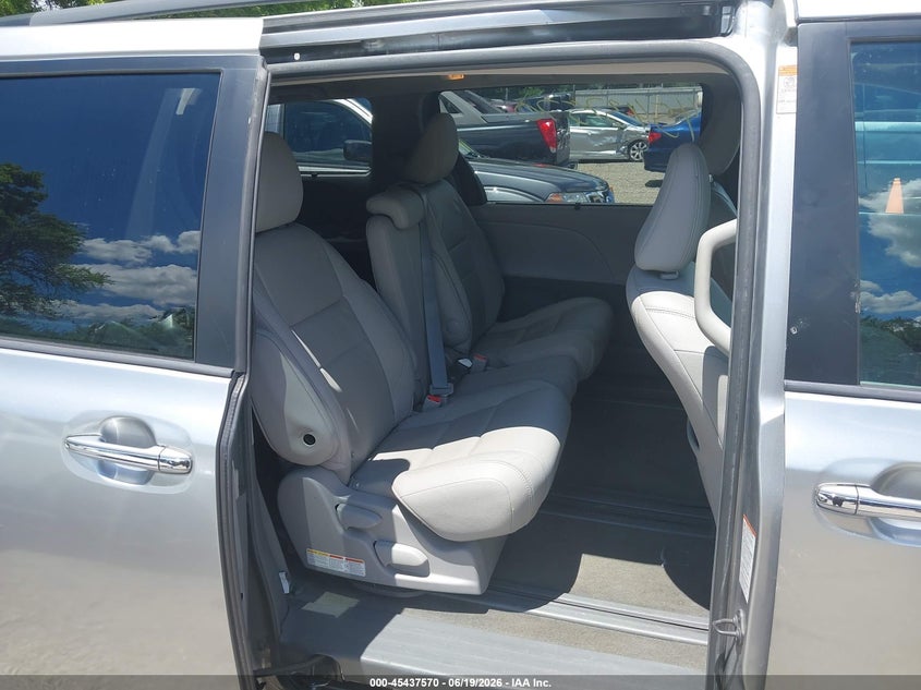 2015 Toyota Sienna VIN 5TDYK3DC3FS593720 IAAI salvage auction — FRONT END, Salvage (Ohio), sold $4,700 on 2026-07-14 (photo 8)