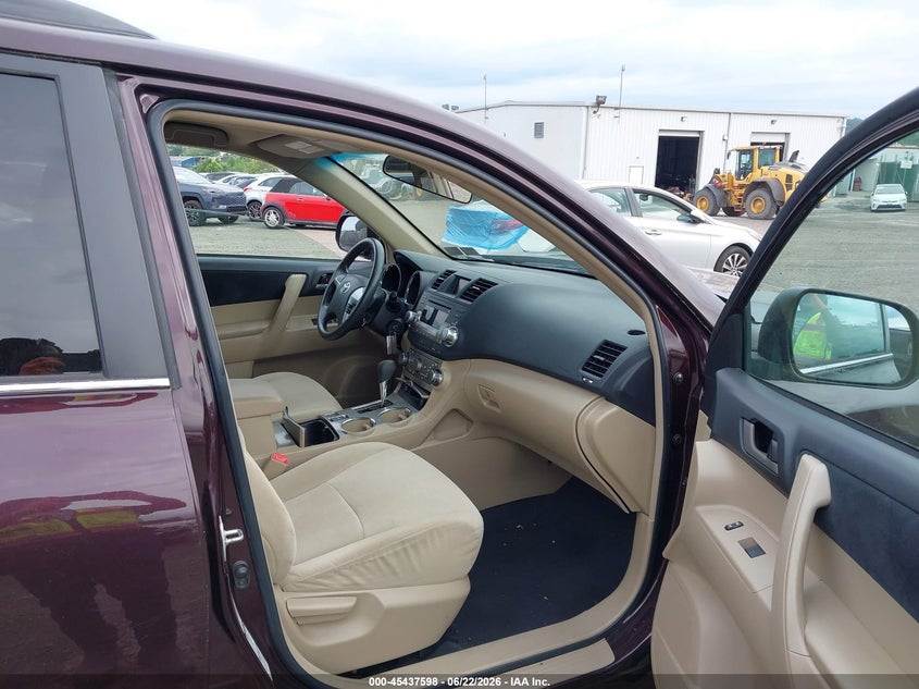 2011 Toyota Highlander VIN 5TDBK3EH3BS083619 IAAI salvage auction — FRONT END, Salvage (Pennsylvania), sold $3,000 on 2026-07-17 (photo 5)