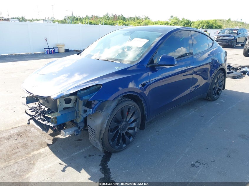 2022 Tesla Model y VIN 7SAYGDEF9NF565054 IAAI salvage auction — RIGHT FRONT, Salvage Title, sold $10,700 on 2026-08-22 (photo 2)