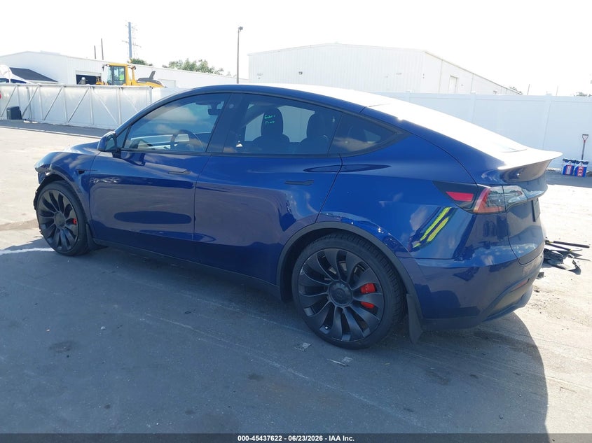 2022 Tesla Model y VIN 7SAYGDEF9NF565054 IAAI salvage auction — RIGHT FRONT, Salvage Title, sold $10,700 on 2026-08-22 (photo 3)