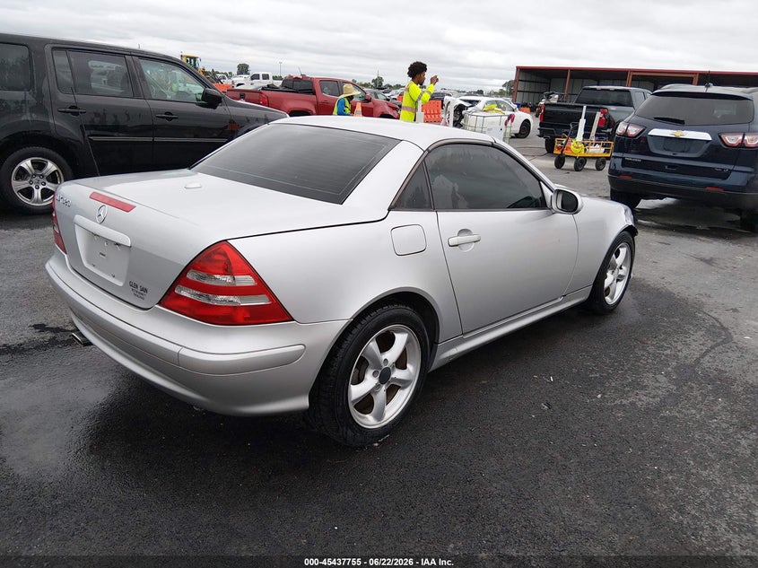 2003 Mercedes-benz Slk-class VIN WDBKK65F93F282979 IAAI salvage auction — RIGHT FRONT, Salvage (Missouri), sold $900 on 2026-07-28 (photo 4)