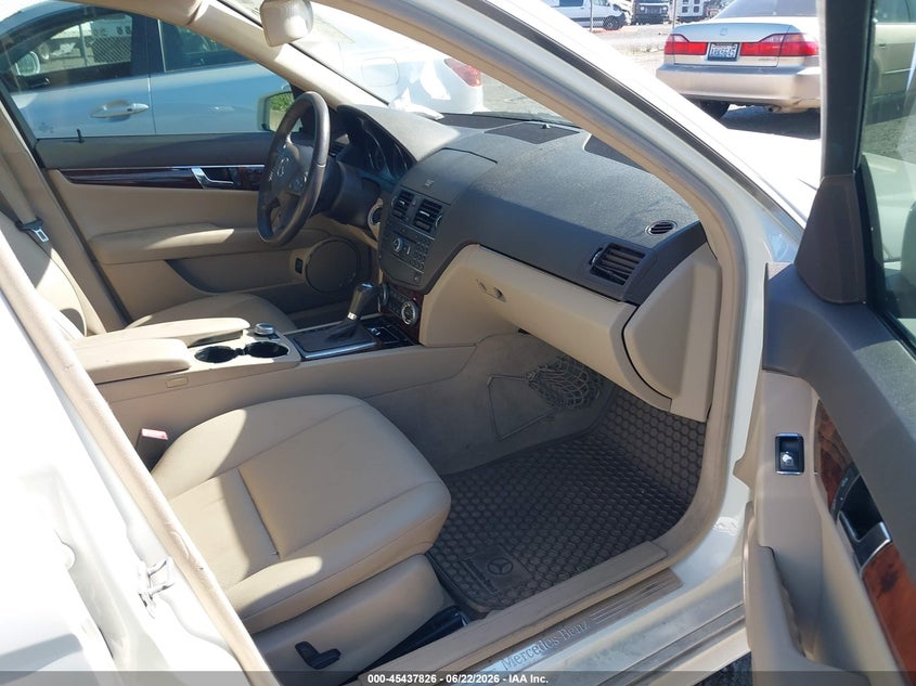 2010 Mercedes-benz C-klasse VIN WDDGF8BBXAA908399 IAAI salvage auction — RIGHT SIDE, Rebuilt (Washington), sold $775 on 2026-07-15 (photo 5)