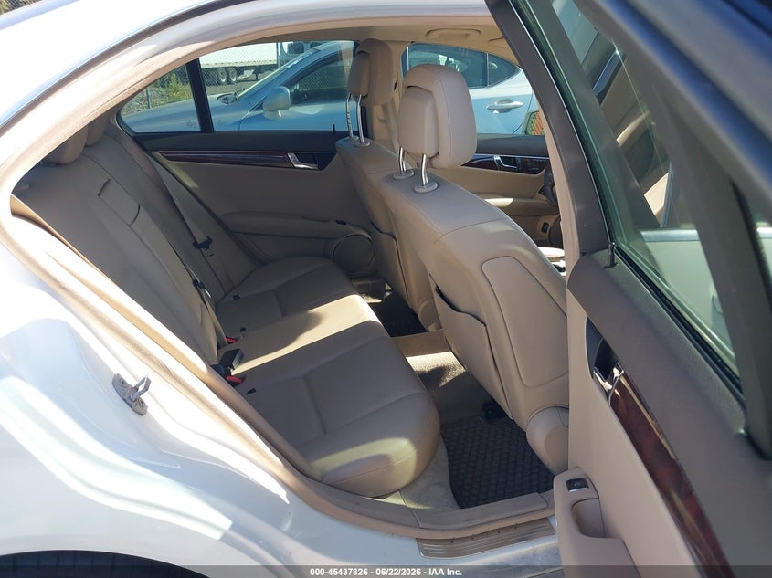 2010 Mercedes-benz C-klasse VIN WDDGF8BBXAA908399 IAAI salvage auction — RIGHT SIDE, Rebuilt (Washington), sold $775 on 2026-07-15 (photo 8)
