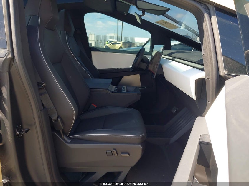 2025 Tesla Cybertruck VIN 7G2CEHEE0SA060392 IAAI salvage auction — ELECTRICAL, Salvage Title, sold $25,250 on 2026-07-22 (photo 5)