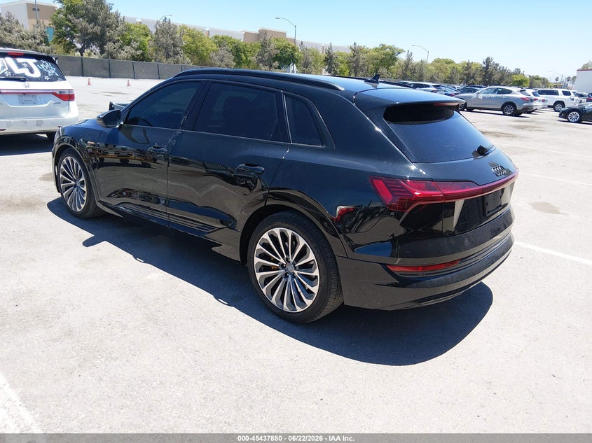 2019 Audi E-tron VIN WA1VAAGE7KB021651 IAAI salvage auction — RIGHT SIDE, Salvage Title, sold $16,200 on 2026-08-17 (photo 3)