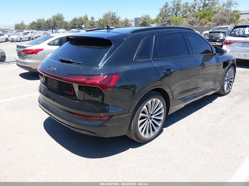 2019 Audi E-tron VIN WA1VAAGE7KB021651 IAAI salvage auction — RIGHT SIDE, Salvage Title, sold $16,200 on 2026-08-17 (photo 4)