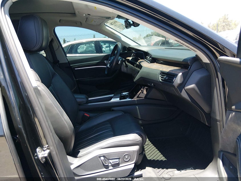 2019 Audi E-tron VIN WA1VAAGE7KB021651 IAAI salvage auction — RIGHT SIDE, Salvage Title, sold $16,200 on 2026-08-17 (photo 5)