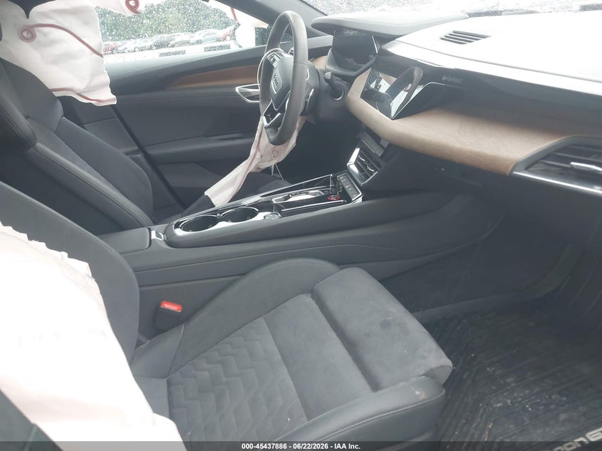 2022 Audi E-tron gt VIN WAUFJBFW5N7008461 IAAI salvage auction — SIDE, Salvage Title, sold $9,100 on 2026-07-30 (photo 5)
