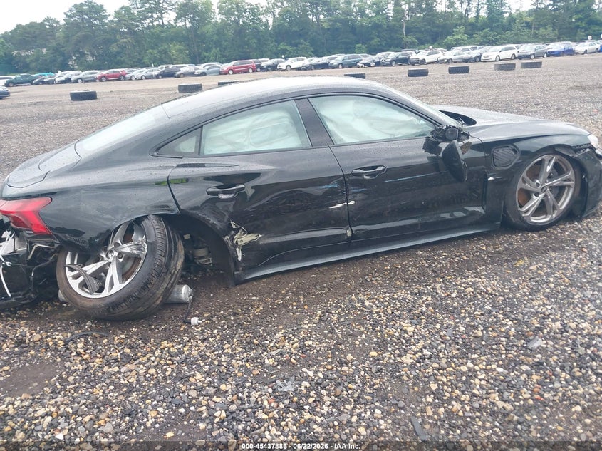 2022 Audi E-tron gt VIN WAUFJBFW5N7008461 IAAI salvage auction — SIDE, Salvage Title, sold $9,100 on 2026-07-30 (photo 6)