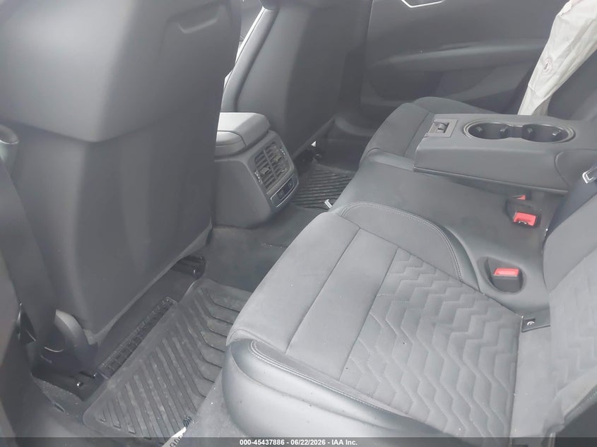 2022 Audi E-tron gt VIN WAUFJBFW5N7008461 IAAI salvage auction — SIDE, Salvage Title, sold $9,100 on 2026-07-30 (photo 8)
