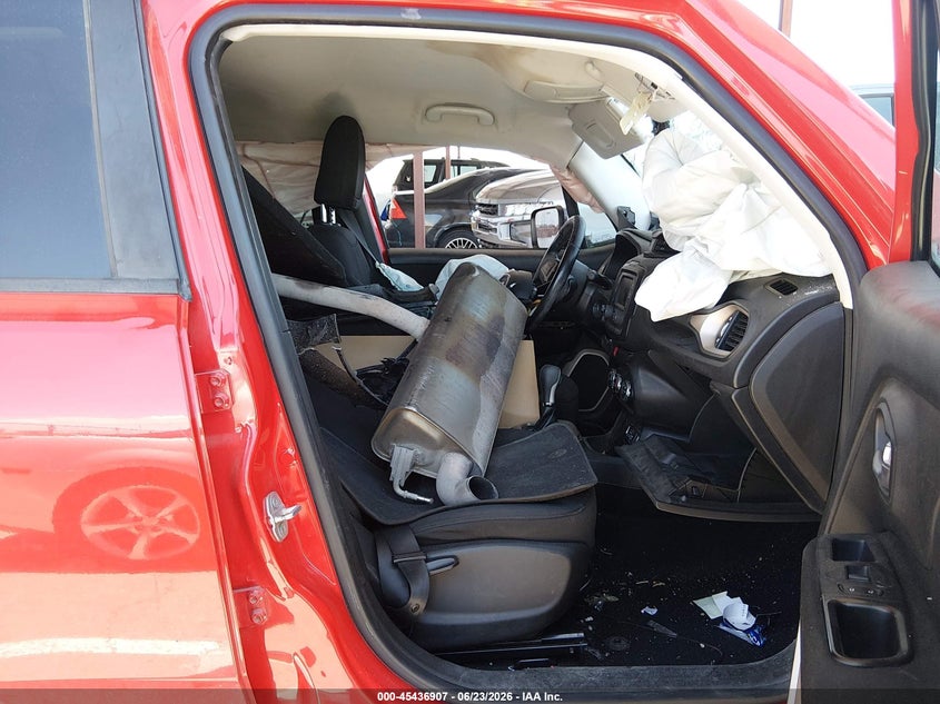 2017 Jeep Renegade VIN ZACCJABB4HPE60122 IAAI salvage auction — FRONT END, Salvage Title, sold $200 on 2026-08-19 (photo 5)