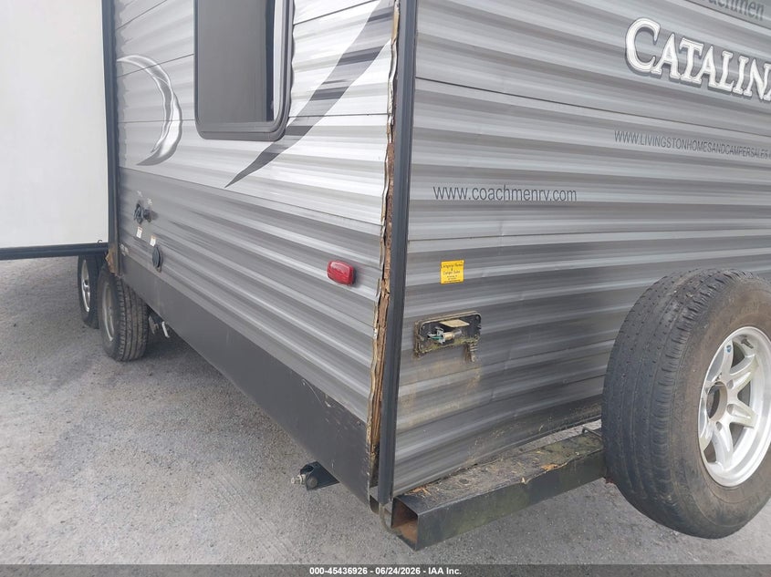 2017 Coachmen Catalina VIN 5ZT2CAUB5HA026616 IAAI salvage auction — HAIL, Clear (Arkansas), sold $3,050 on 2026-07-29 (photo 6)