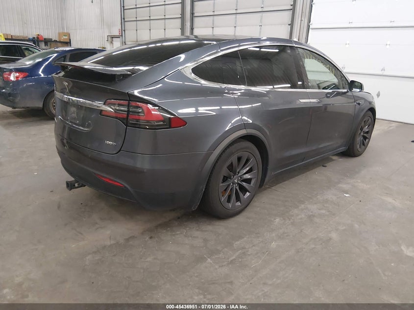 2018 Tesla Model x VIN 5YJXCDE22JF136995 IAAI salvage auction — NORMAL WEAR, Clear (Minnesota), sold $5,500 on 2026-07-14 (photo 4)
