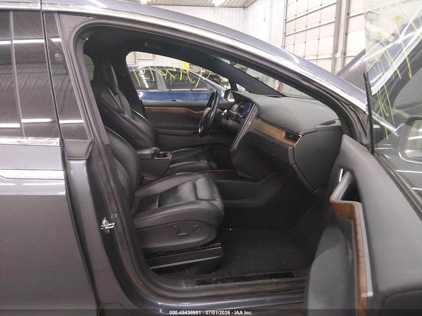 2018 Tesla Model x VIN 5YJXCDE22JF136995 IAAI salvage auction — NORMAL WEAR, Clear (Minnesota), sold $5,500 on 2026-07-14 (photo 5)