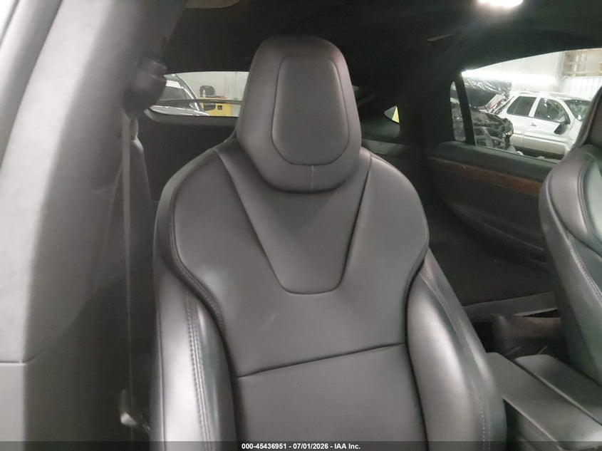 2018 Tesla Model x VIN 5YJXCDE22JF136995 IAAI salvage auction — NORMAL WEAR, Clear (Minnesota), sold $5,500 on 2026-07-14 (photo 8)
