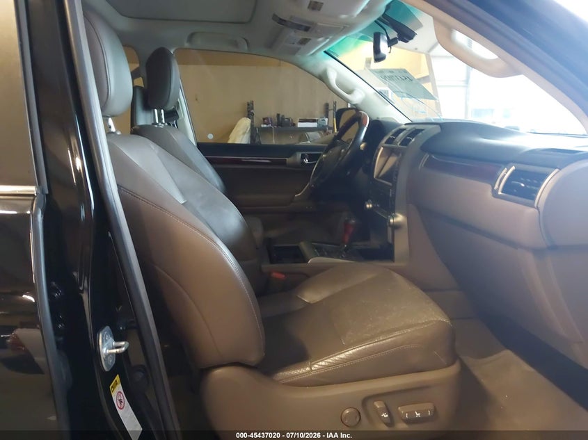 2011 Lexus Gx VIN JTJJM7FX5B5030393 IAAI salvage auction — FRONT & REAR, Clear (Tennessee), sold $9,700 on 2026-08-26 (photo 5)