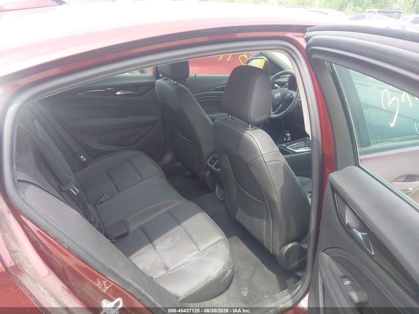 2019 Buick Regal VIN W04GR6SX8K1043204 IAAI salvage auction — FRONT END, Clear (Wisconsin), sold $5,100 on 2026-07-16 (photo 8)