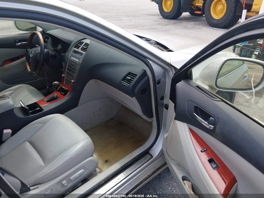 2007 Lexus Es 350 VIN JTHBJ46G372085463 IAAI salvage auction — NORMAL WEAR, Clear (South Carolina), sold $875 on 2026-07-29 (photo 5)