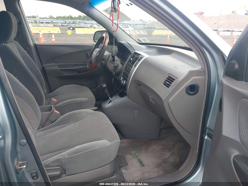 2007 Hyundai Tucson VIN KM8JN12DX7U639481 IAAI salvage auction — NORMAL WEAR, Clear (Florida), sold $125 on 2026-07-21 (photo 5)