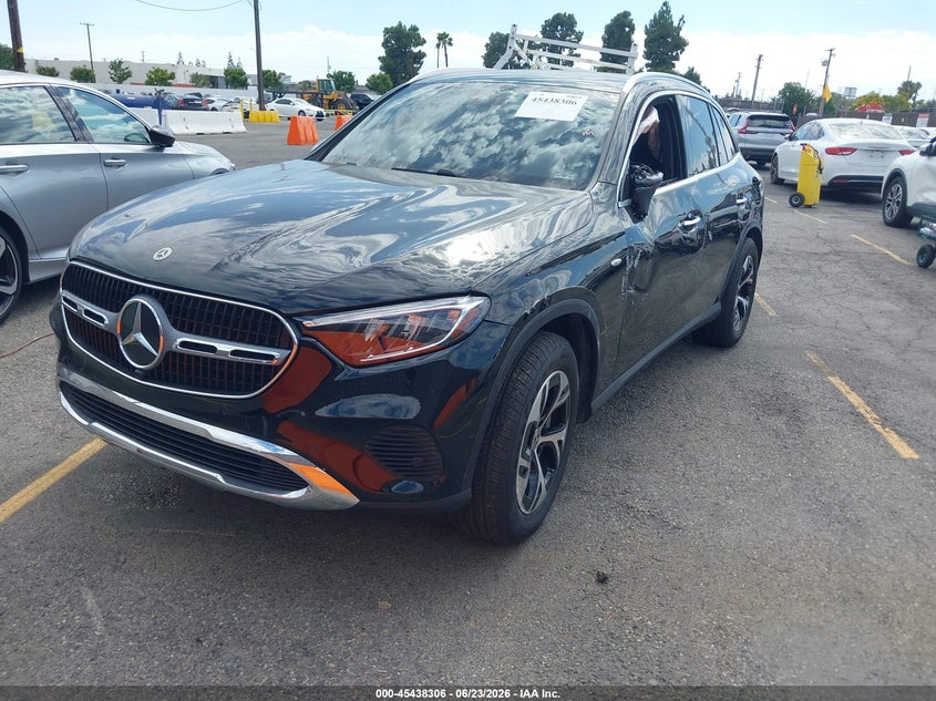 2025 Mercedes-benz Glc VIN W1NKM5GB4SF358907 IAAI salvage auction — SIDE, Salvage (California), sold $23,100 on 2026-07-20 (photo 2)