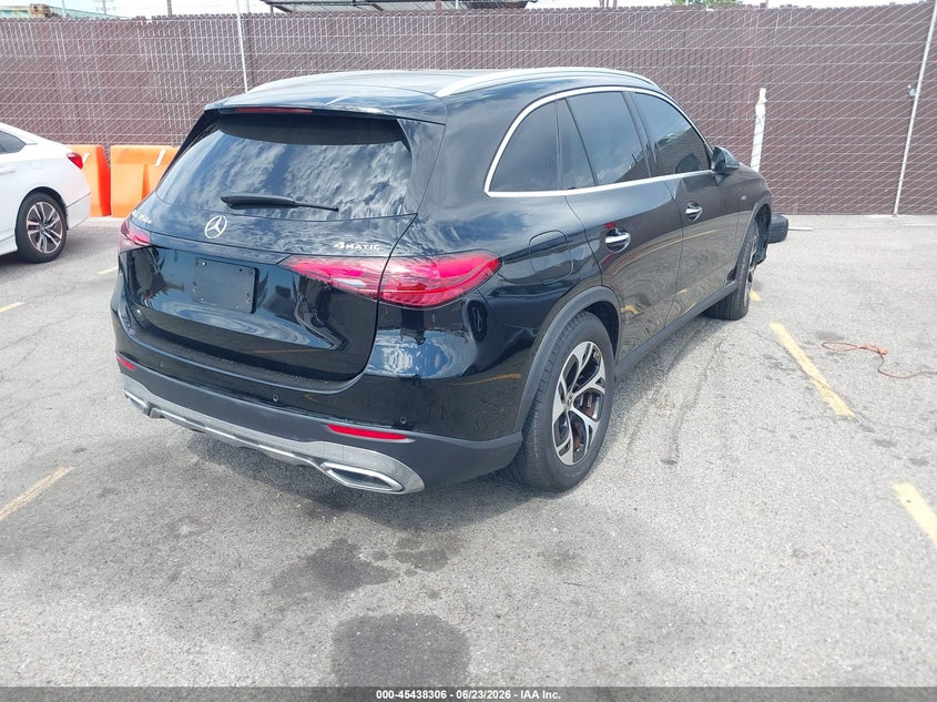 2025 Mercedes-benz Glc VIN W1NKM5GB4SF358907 IAAI salvage auction — SIDE, Salvage (California), sold $23,100 on 2026-07-20 (photo 4)