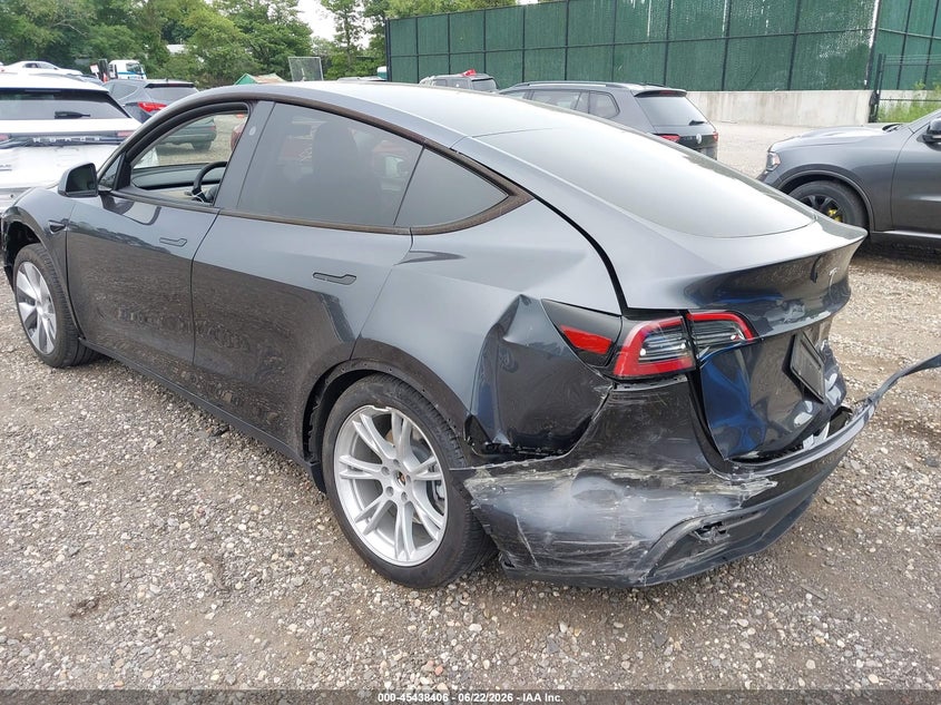 2024 Tesla Model y VIN 7SAYGDEE1RA273618 IAAI salvage auction — FRONT & REAR, Mv-907A (New York), sold $9,100 on 2026-07-09 (photo 3)