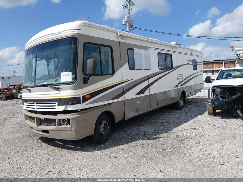 2004 Workhorse custom chassis Motorhome chassis VIN 5B4MP67G943389105 IAAI salvage auction — FRONT END, Salvage (Kentucky), sold $25 on 2026-09-22 (photo 2)