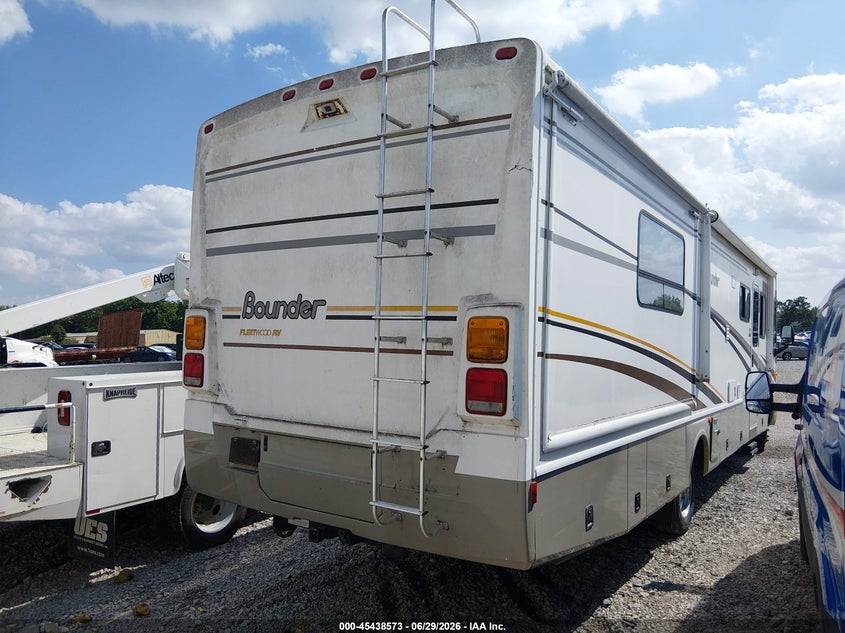 2004 Workhorse custom chassis Motorhome chassis VIN 5B4MP67G943389105 IAAI salvage auction — FRONT END, Salvage (Kentucky), sold $25 on 2026-09-22 (photo 4)