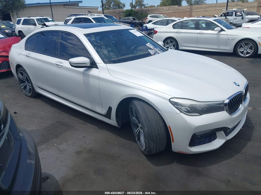 2016 BMW 7er VIN WBA7E2C57GG547011 IAAI salvage auction — RIGHT FRONT, Salvage Title, sold $8,800 on 2026-07-22 (photo 1)