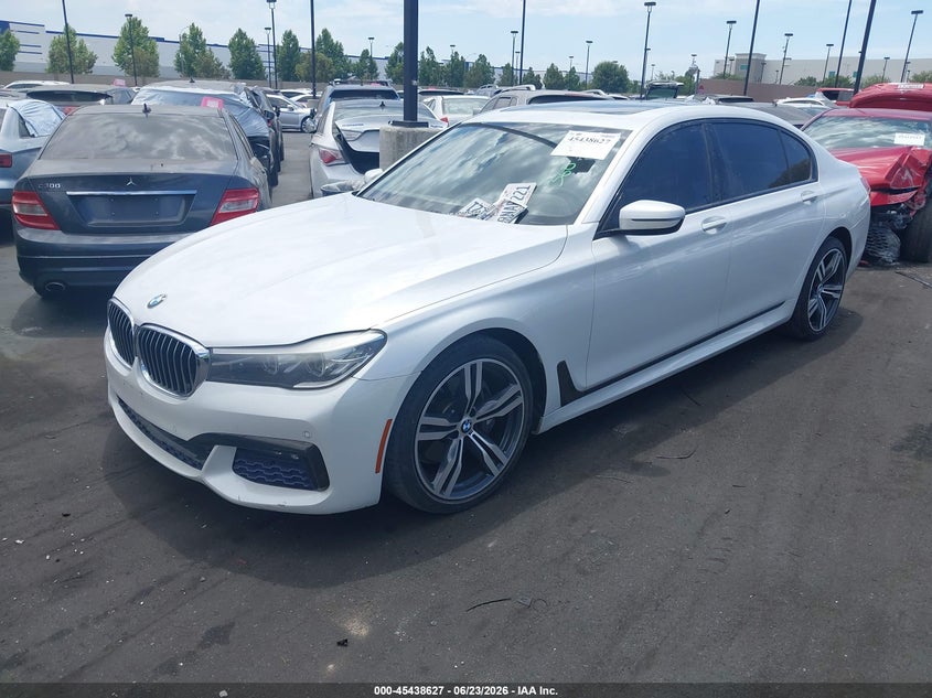 2016 BMW 7er VIN WBA7E2C57GG547011 IAAI salvage auction — RIGHT FRONT, Salvage Title, sold $8,800 on 2026-07-22 (photo 2)