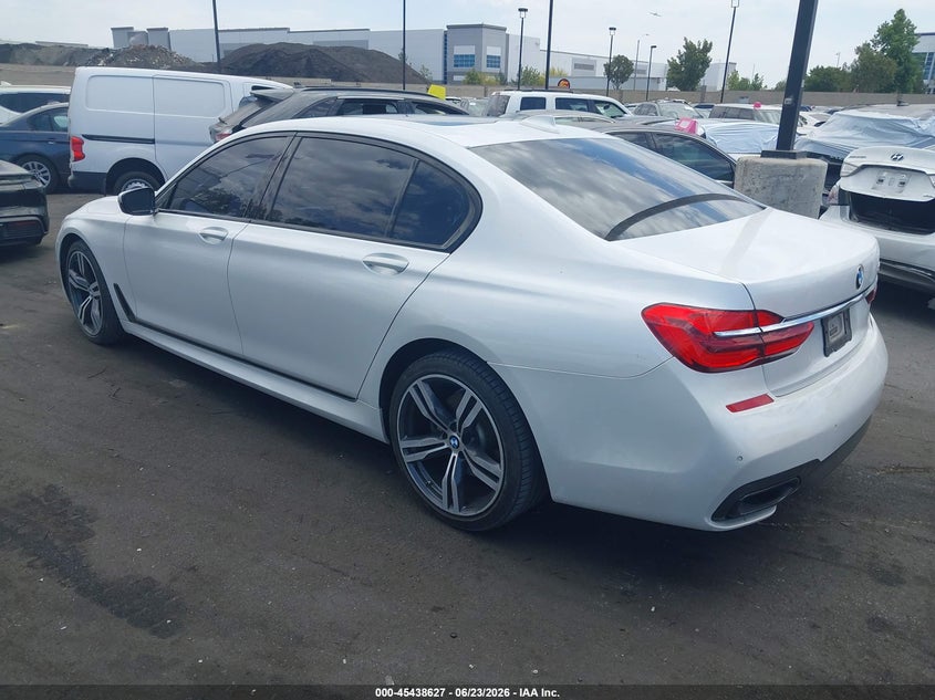 2016 BMW 7er VIN WBA7E2C57GG547011 IAAI salvage auction — RIGHT FRONT, Salvage Title, sold $8,800 on 2026-07-22 (photo 3)